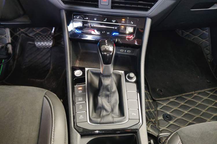 Used Volkswagen Sagitar 2021 280TSI DSG Excellence Edition Gear Lever
