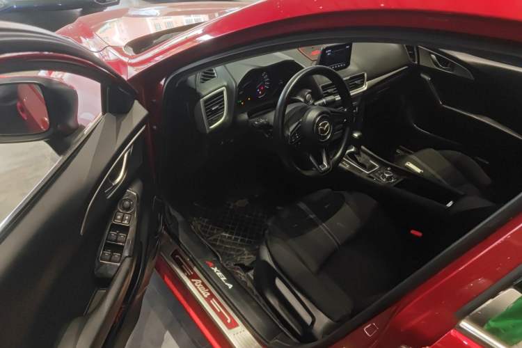 Used Mazda Mazda 3 Axela 2019 Cloud-Controlled Sedan 1.5L Automatic Luxury Model China VI Standard
