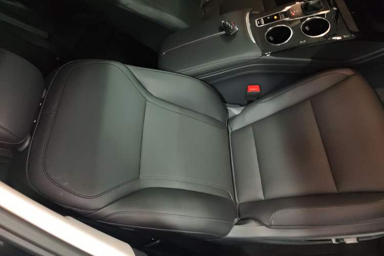 Used Hongqi HS3 PHEV 2025 Model 125km Jingwei 2 Millionth Anniversary Edition