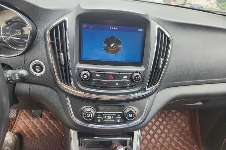 Used Baojun 560 2015 1.8L manual luxury version
