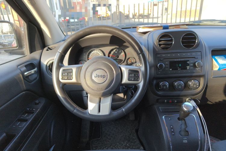 Used Jeep Compass 2012 2.4L four-wheel-drive sport version