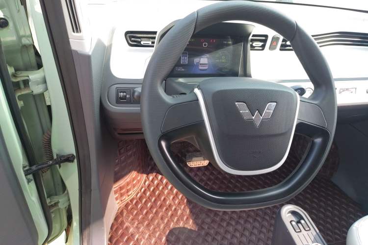 Used Wuling Hongguang MINIEV 2022 Macaron Premium Model – Lithium Iron Phosphate Steering Wheel