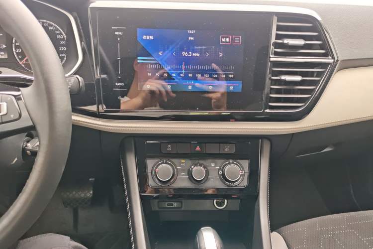 Used Jetta VS5 2023 280TSI Automatic Trend Edition Audio And AC Panel