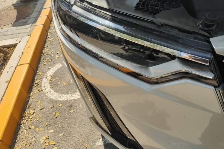 Used Cadillac XT6 2021 28T Six-Seater Four-Wheel-Drive Luxury Version Right Front Headlight