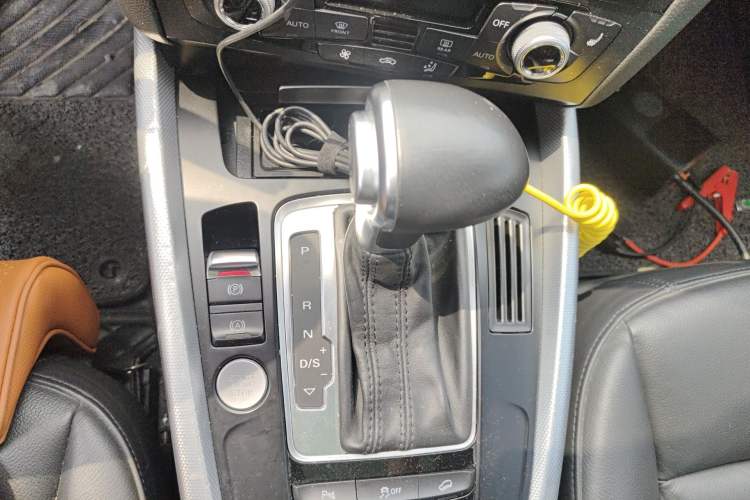 Used Audi Q5 2017 40 TFSI Technology Edition Gear Lever