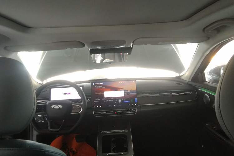 Used Chery Fengyun A8L 2025 1.5 TGDI 145 km Luxury Version Headliner