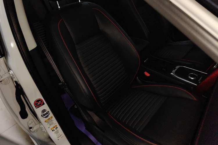 Used Land Rover Discovery Sport 2019 240 PS SE Dynamic Version China V Standard Right Front Seat