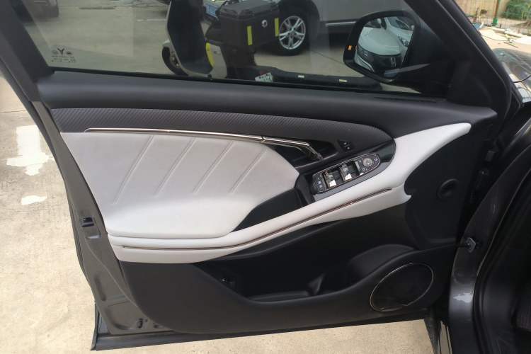 Used VOYAH FREE 2025 318 259 km All-Wheel-Drive Exploration Edition
