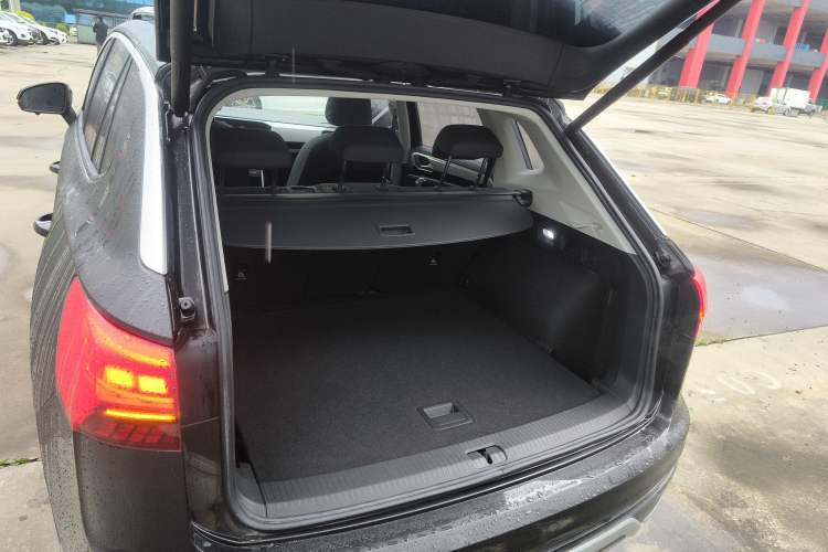 Used Volkswagen Tayron 2022 280TSI Two-Wheel Drive Luxury Smart Connectivity Version Trunk