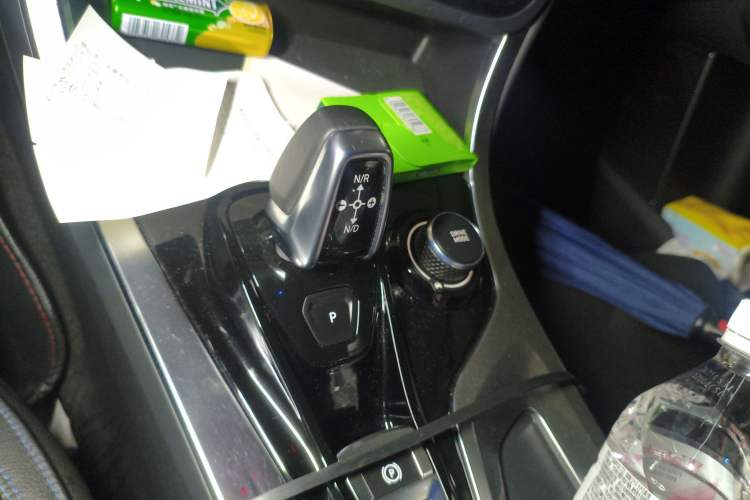 Used Lynk & Co 01 EM-P 2019 1.5T PHEV Jing Meeting China VI Emission Standards Gear Lever