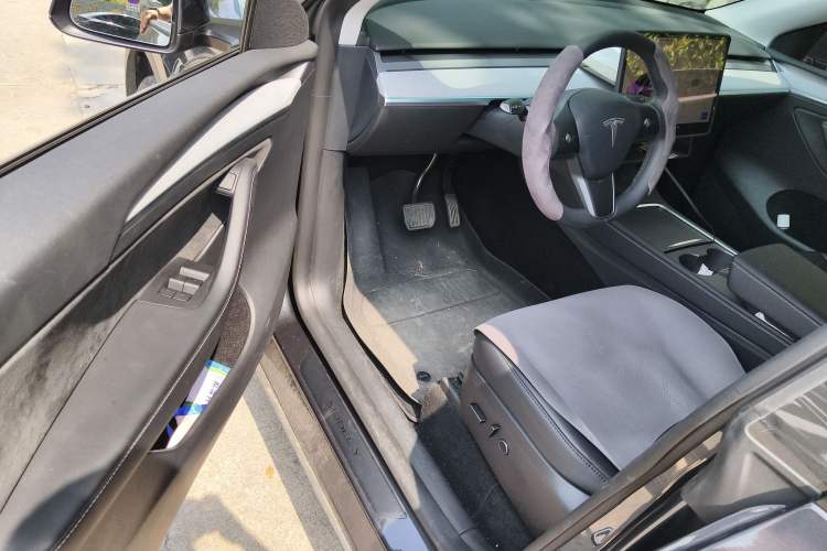 Used Tesla Model Y 2024 Rear-Wheel-Drive Version
