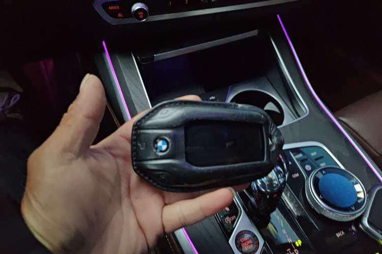 Used BMW X7 2022 xDrive40i Luxury Package with Leading Features Vehicle Key