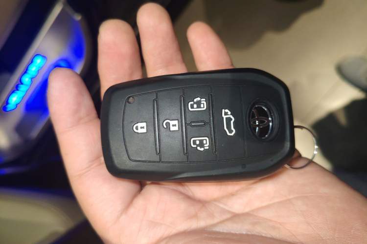 Used Toyota Vellfire 2021 Crown Dual-Engine 2.5L HV Supreme Edition
