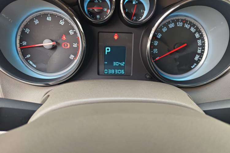 Used Buick GT 2013 GT 1.6L Automatic Fashion Edition Odometer Close Up