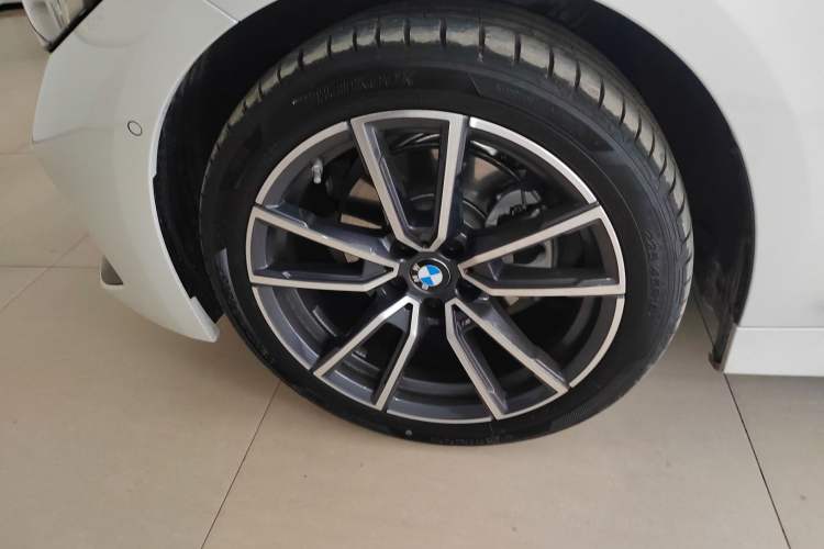 Used BMW 3 Series 2025 325Li M Sport Package Left Front Wheel Hub