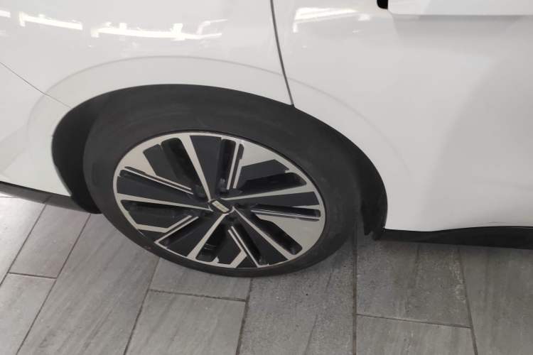 Used Geely Galaxy E8 2024 665 km Range Rear-Drive Starship Long-Range Version Right Rear Wheel Hub