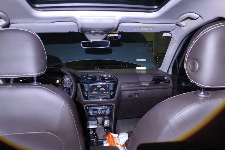 Used Volkswagen Tiguan L 2017 380TSI Automatic All-Wheel Drive Supreme Flagship Edition Headliner