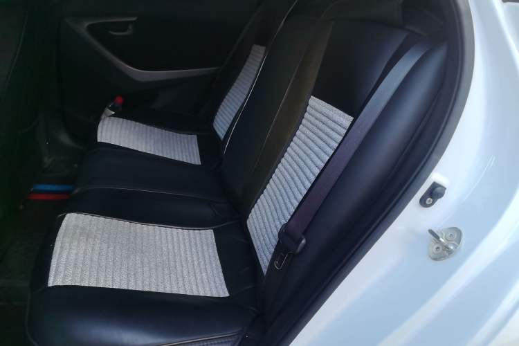 Used Hyundai Elantra (5th Generation / Langdong) 2015 1.6L Manual Fashion Edition