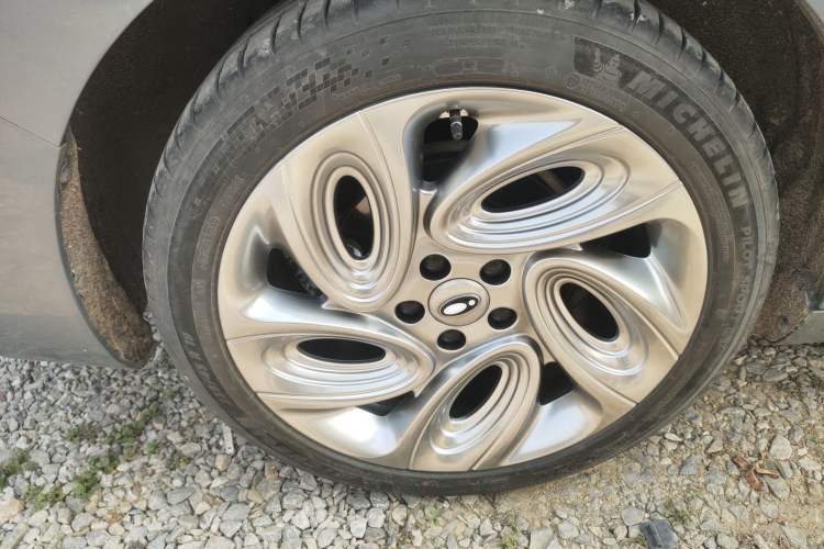 Used ORA Lightning Cat 2022 555 km Luxury Edition Exterior 5