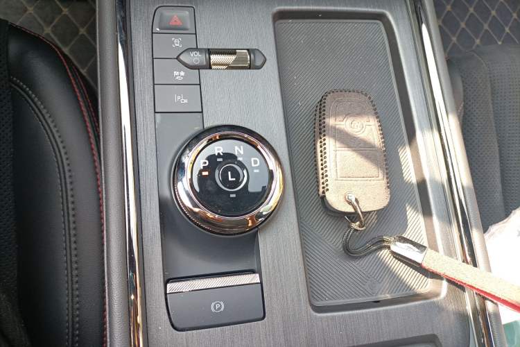 Used Ford Mondeo 2025 2.0T EcoBoost E Hybrid Sport Edition ST-Line Gear Lever