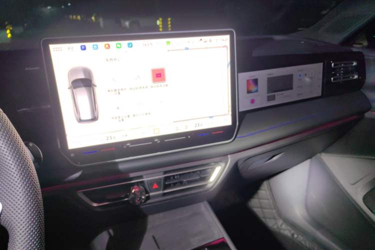 Used Volkswagen Tiguan L 2025 PRO 380TSI Two-Wheel-Drive R-Line Smart Edition Audio And AC Panel