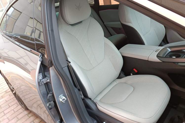 Used ARCFOX Alpha S5 2024 708MAX 200kW Right Front Seat