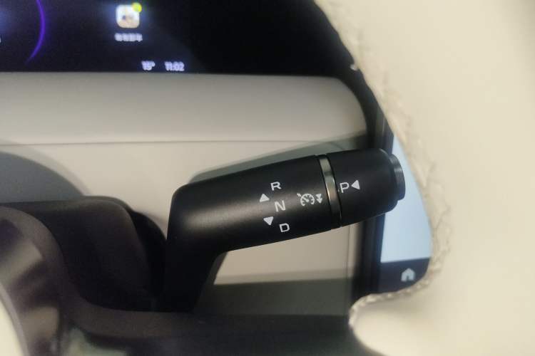 Used iCAR V23 2026 Model 401 Two-Wheel Drive Super Sports Edition Gear Lever