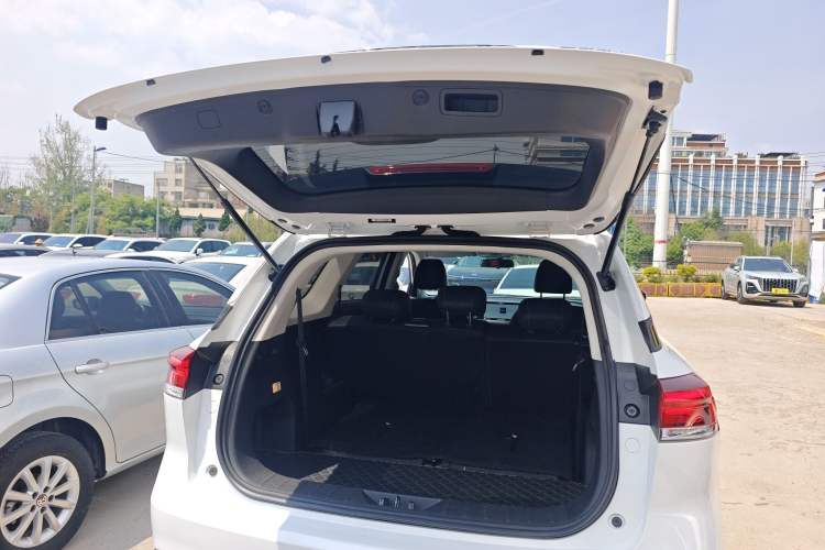 Used CHANGAN OSHAN X7 PLUS 2023 Enjoy Edition 1.5T Automatic Prestige 7-Seater Trunk