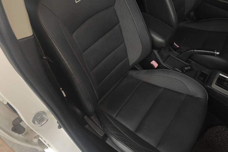 Used Mitsubishi Lancer EX 2015 1.8L CVT ZhiShang Edition China IV Standard