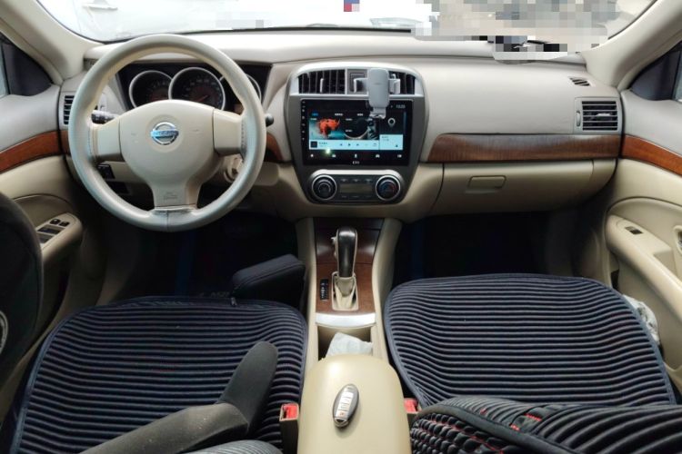 Used Nissan Sylphy 2009 1.6XL Automatic Luxury Sunroof Edition Center Console