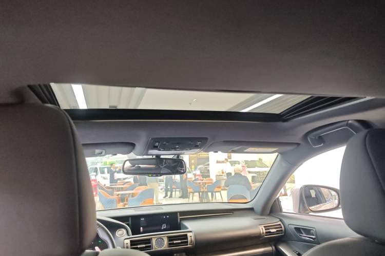 Used Lexus IS 2015 200t F SPORT
