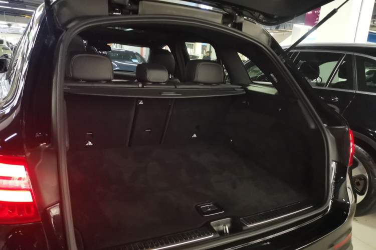 Used Mercedes-Benz GLC 2018 Refreshed GLC 300 4MATIC Dynamic Edition