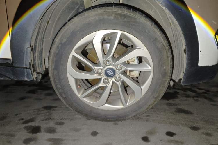Used Hyundai Tucson 2015 1.6T Dual-Clutch Two-Wheel-Drive Smart Model Right Front Wheel Hub