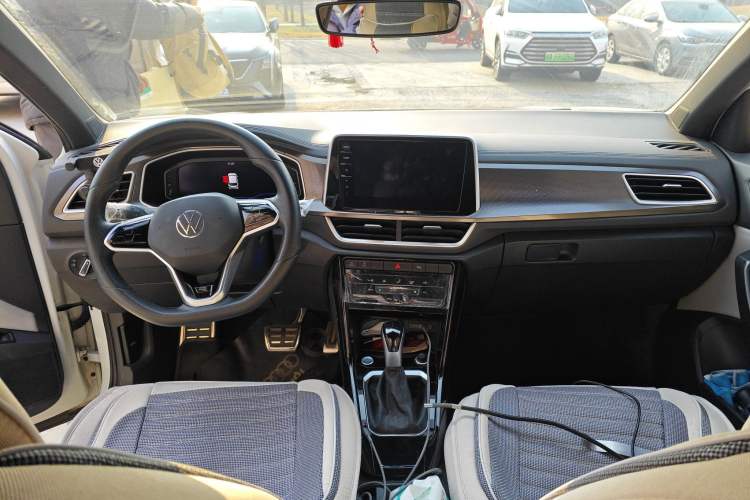 Used Volkswagen T-ROC 2024 300TSI DSG Two-Wheel-Drive Chen Guang Edition