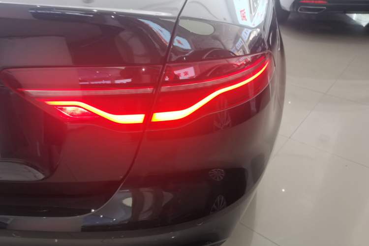 Used Jaguar XEL 2023 2.0T 200 PS R-DYNAMIC Youth Sports Edition
