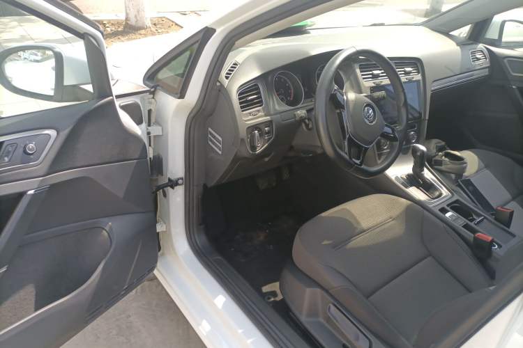 Used Volkswagen Golf 2015 1.6L Automatic Comfort Model Driver Seat