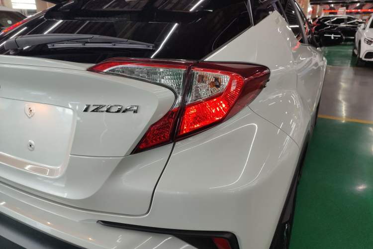 Used Toyota IZOA 2018 2.0L Yichi Edition China V Standard