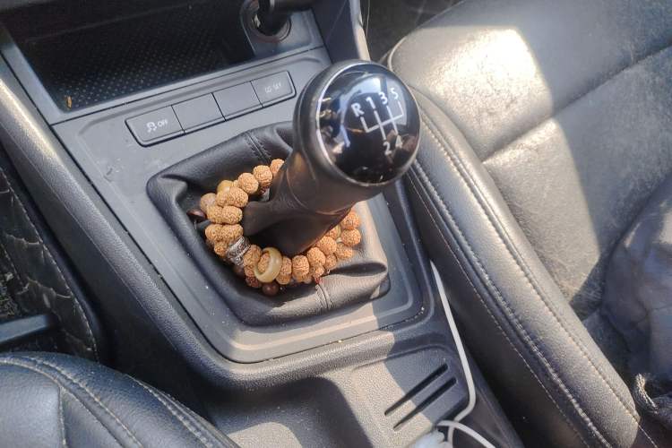 Used Volkswagen Lavida 2015 1.6L Manual Fashion Edition Gear Lever