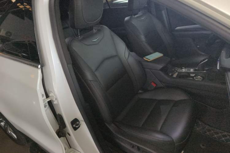 Used Cadillac XT4 2020 28T Two-Wheel-Drive Leading Version
