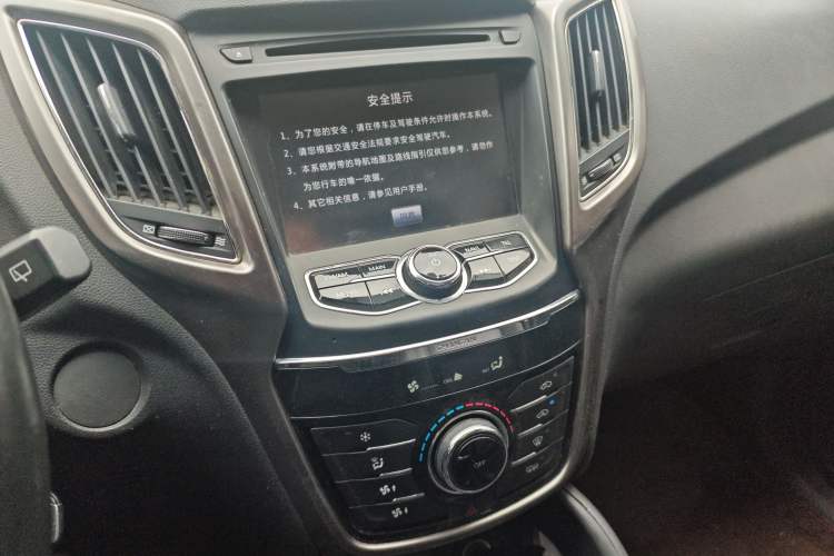 Used CHANGAN CS75 2014 2.0L Manual Luxury Version China V Standard Audio And AC Panel