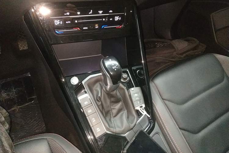 Used Volkswagen Tayron 2022 280TSI Two-Wheel Drive Luxury Smart Connectivity Version Gear Lever