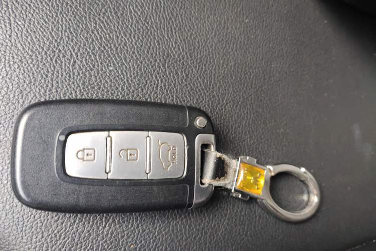 Used Kia Sportage R 2012 2.0L Automatic Two-Wheel Drive NAVI
