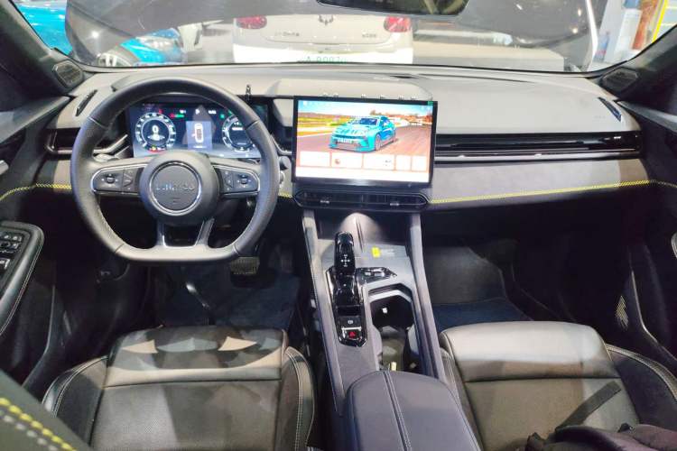 Used Lynk & Co 03 2023 2.0TD DCT JingPro Center Console