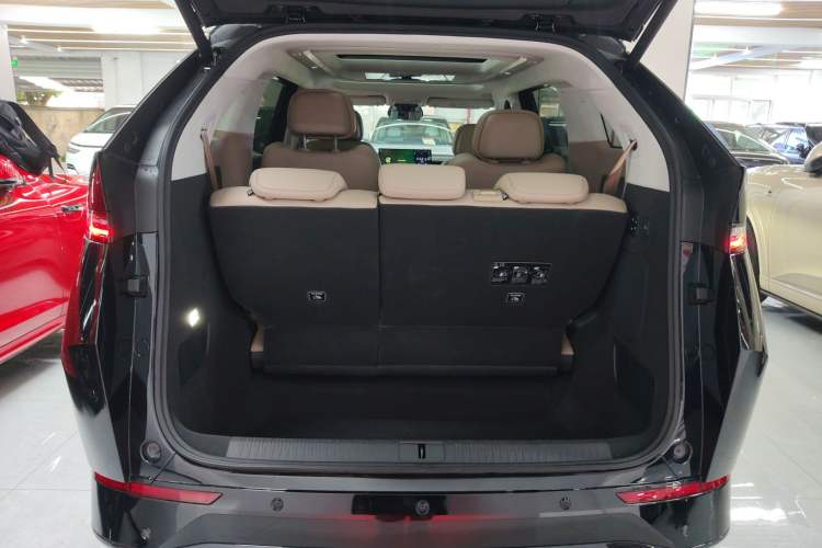 Used XPeng X9 2025 740 Ultra-Long Range Max
