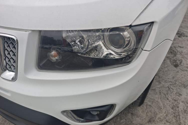 Used Jeep Compass 2015 2.0L Two-Wheel Drive Luxury Edition
