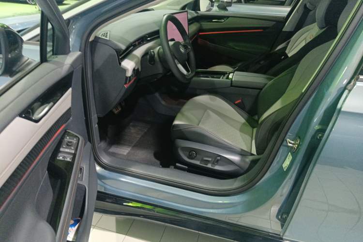 Used Volkswagen ID.7 VIZZION 2024 AIR model Left Front Seat