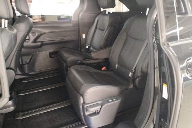 Used Toyota SIENNA 2021 2.5L Hybrid Ultimate Edition Left Rear Seat