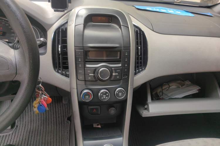 Used Baojun 630 2013 1.5L manual standard version