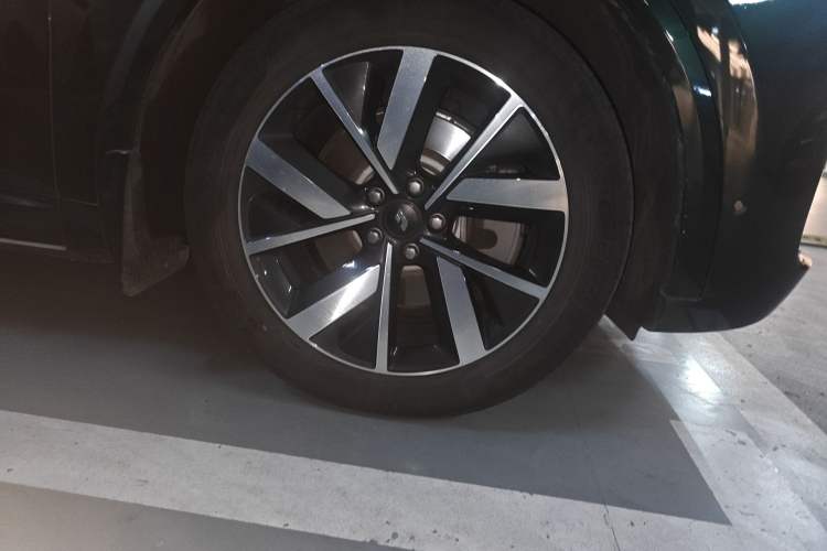 Used Li Auto L8 2023 Max model Right Front Wheel Hub