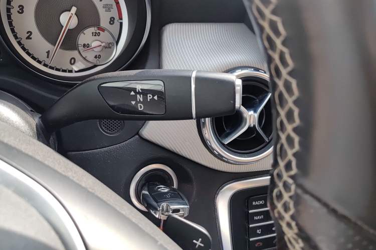 Used Mercedes-Benz GLA 2015 GLA 200 Fashion Model Gear Lever